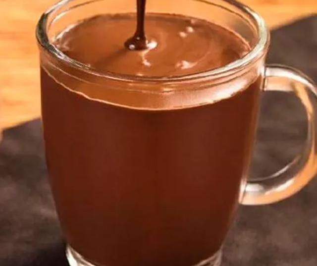Chocolate quente com leite condensado 