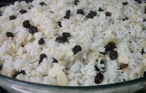 Arroz com uva passa