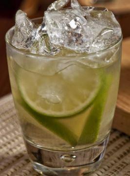 Caipirinha de cerveja com pinga