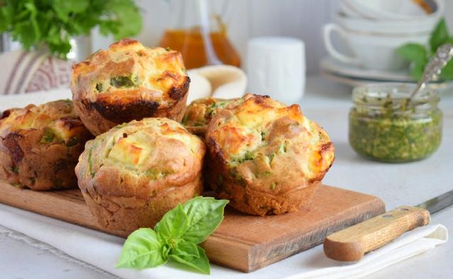 Muffin de brócolis com tomate